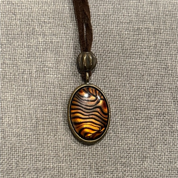 Vintage Jewelry - VINTAGE Tiger Eye Pendant
